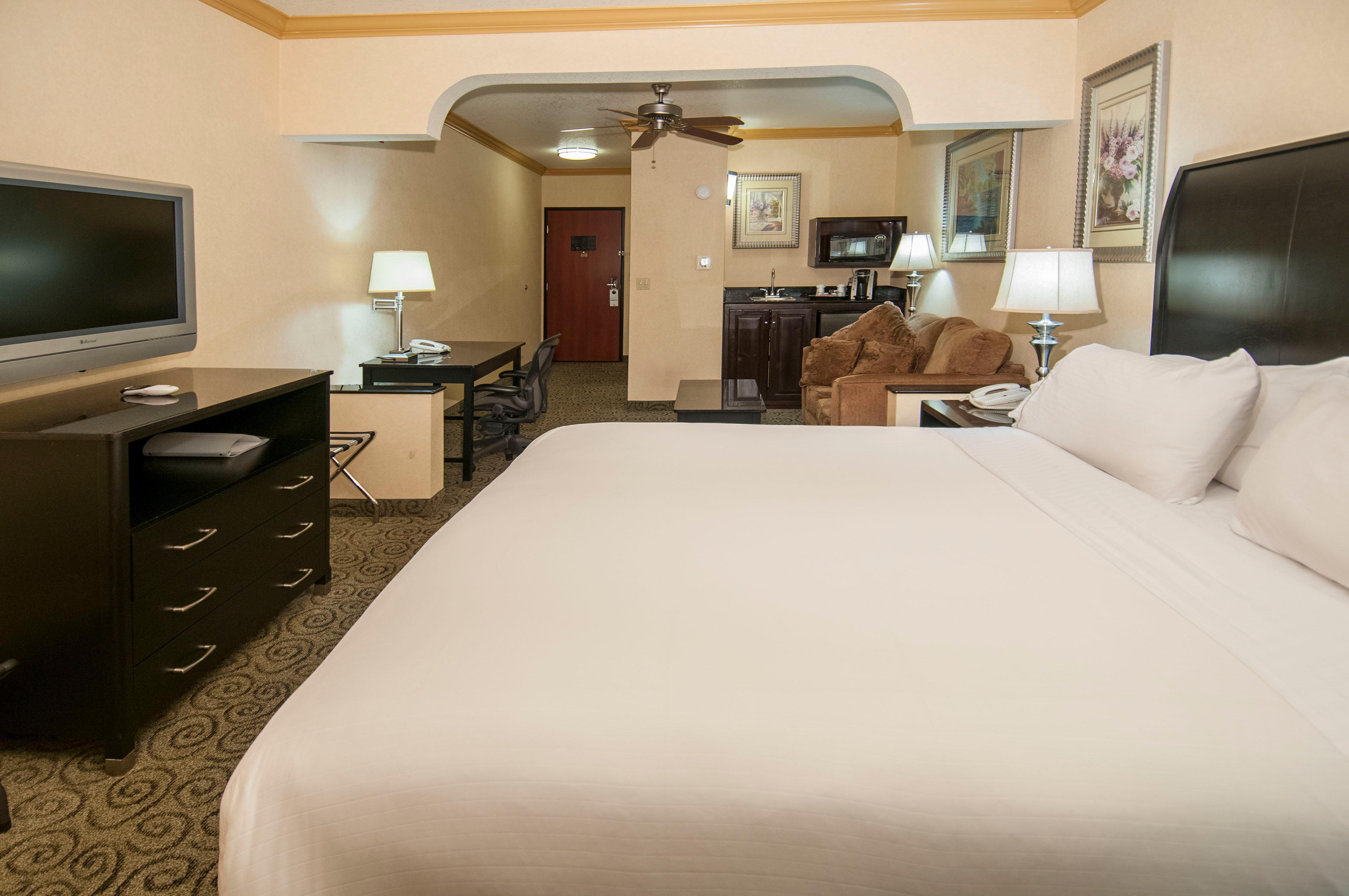 Holiday Inn Express & Suites Bakersfield Central By Ihg Eksteriør bilde