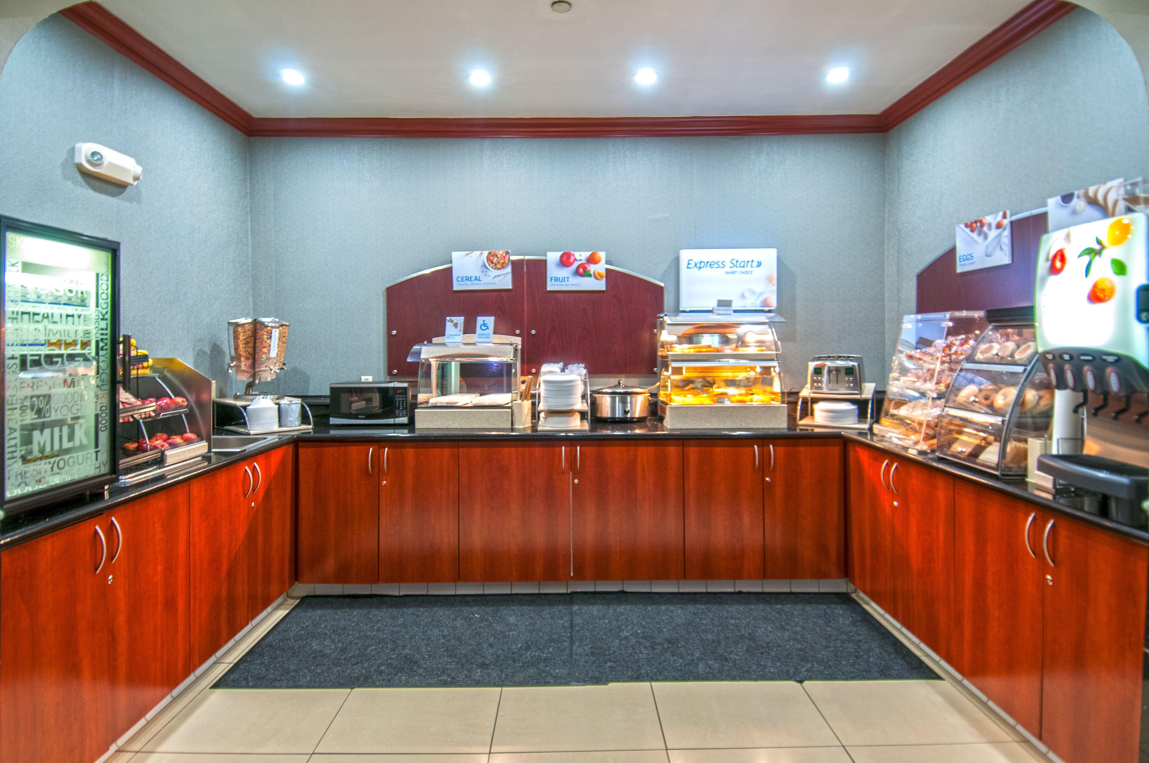 Holiday Inn Express & Suites Bakersfield Central By Ihg Eksteriør bilde