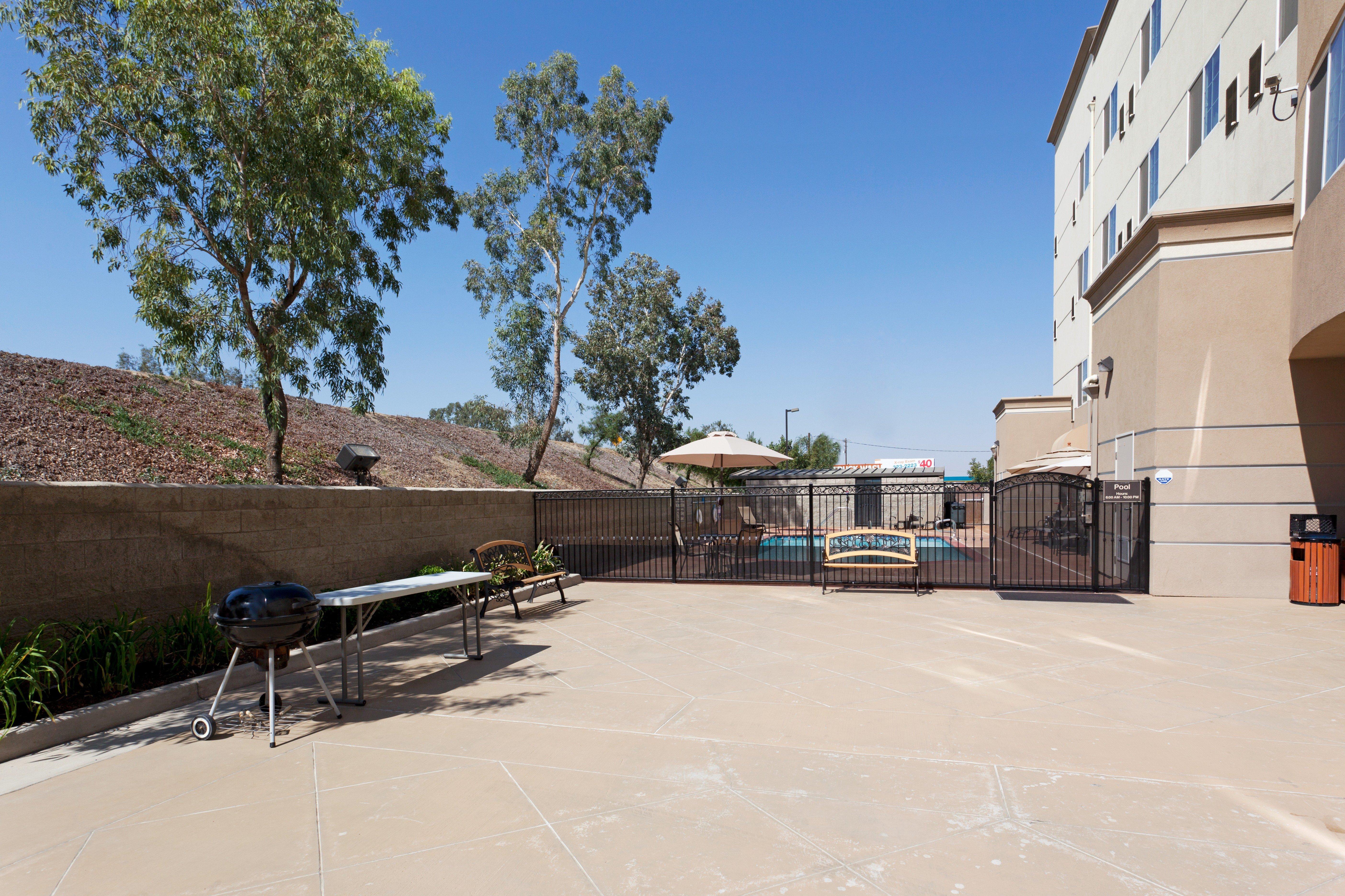 Holiday Inn Express & Suites Bakersfield Central By Ihg Rom bilde