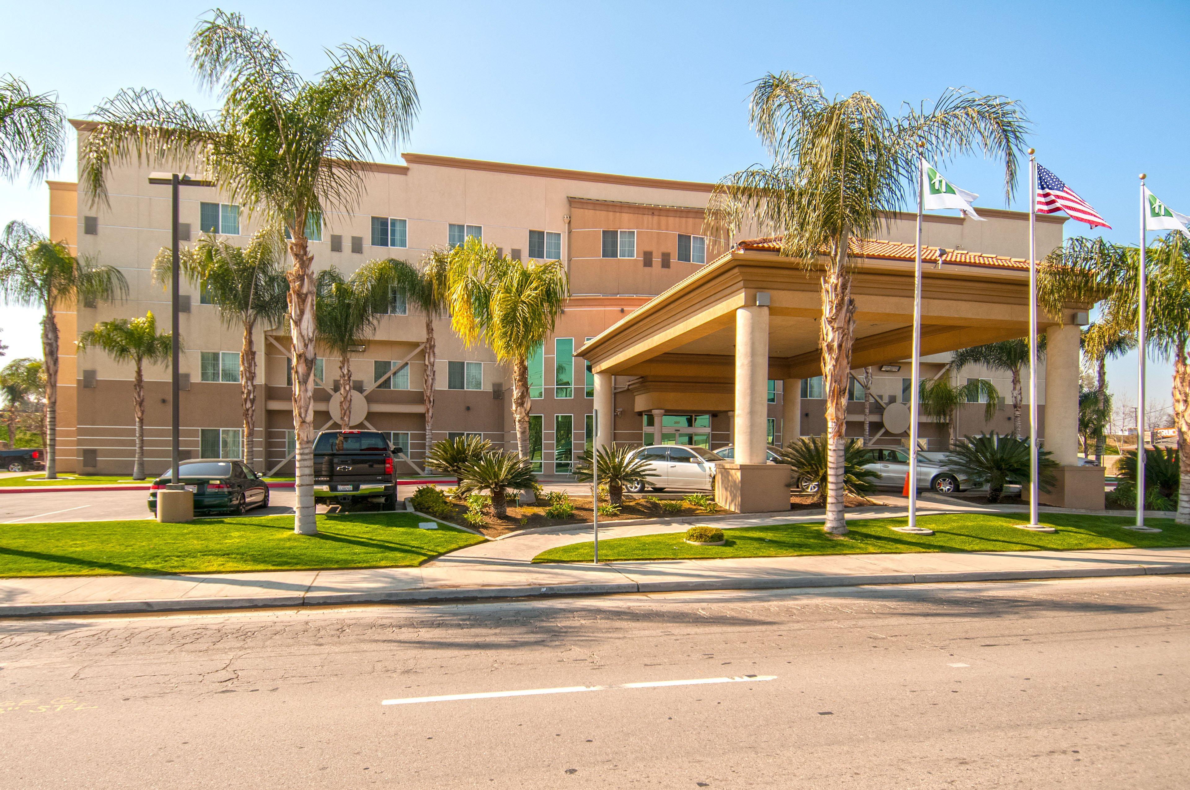 Holiday Inn Express & Suites Bakersfield Central By Ihg Eksteriør bilde