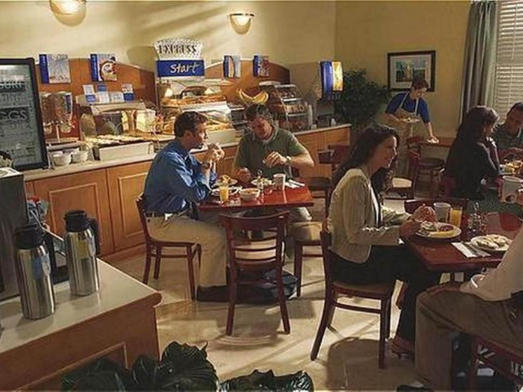 Holiday Inn Express & Suites Bakersfield Central By Ihg Eksteriør bilde