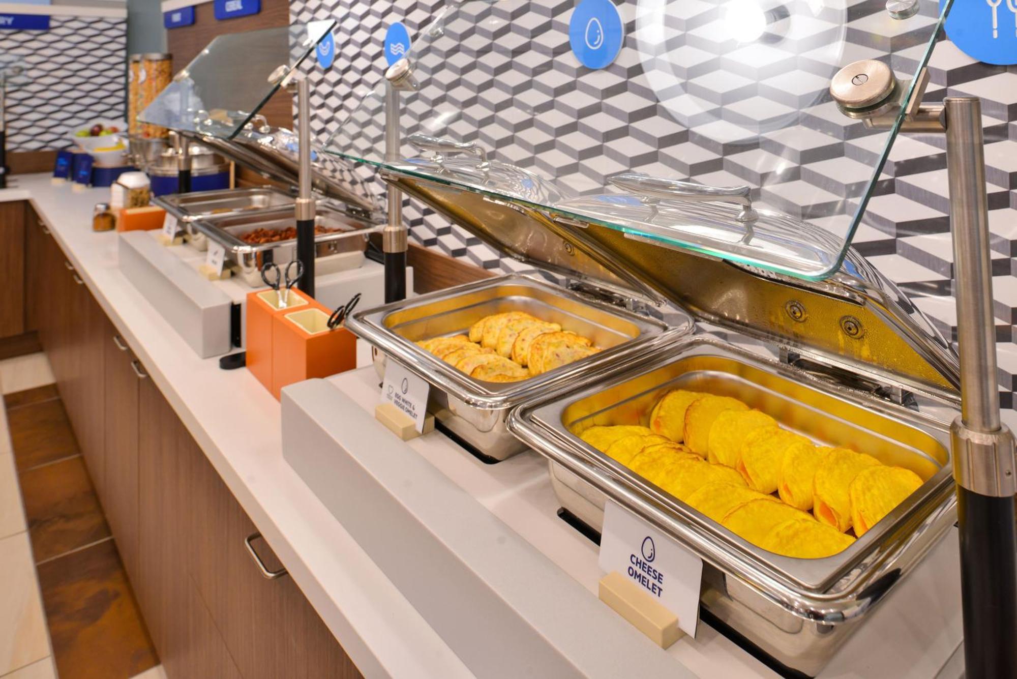Holiday Inn Express & Suites Bakersfield Central By Ihg Eksteriør bilde