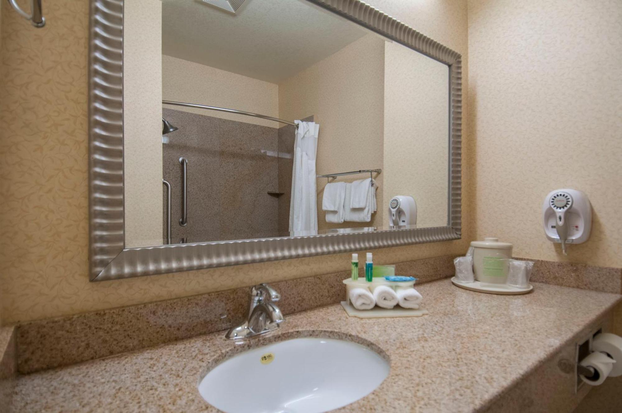 Holiday Inn Express & Suites Bakersfield Central By Ihg Eksteriør bilde
