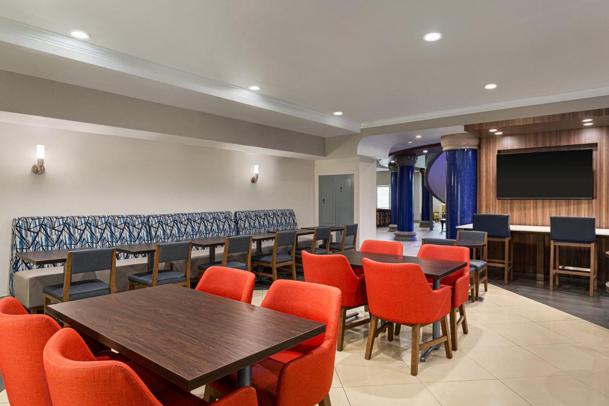 Holiday Inn Express & Suites Bakersfield Central By Ihg Eksteriør bilde