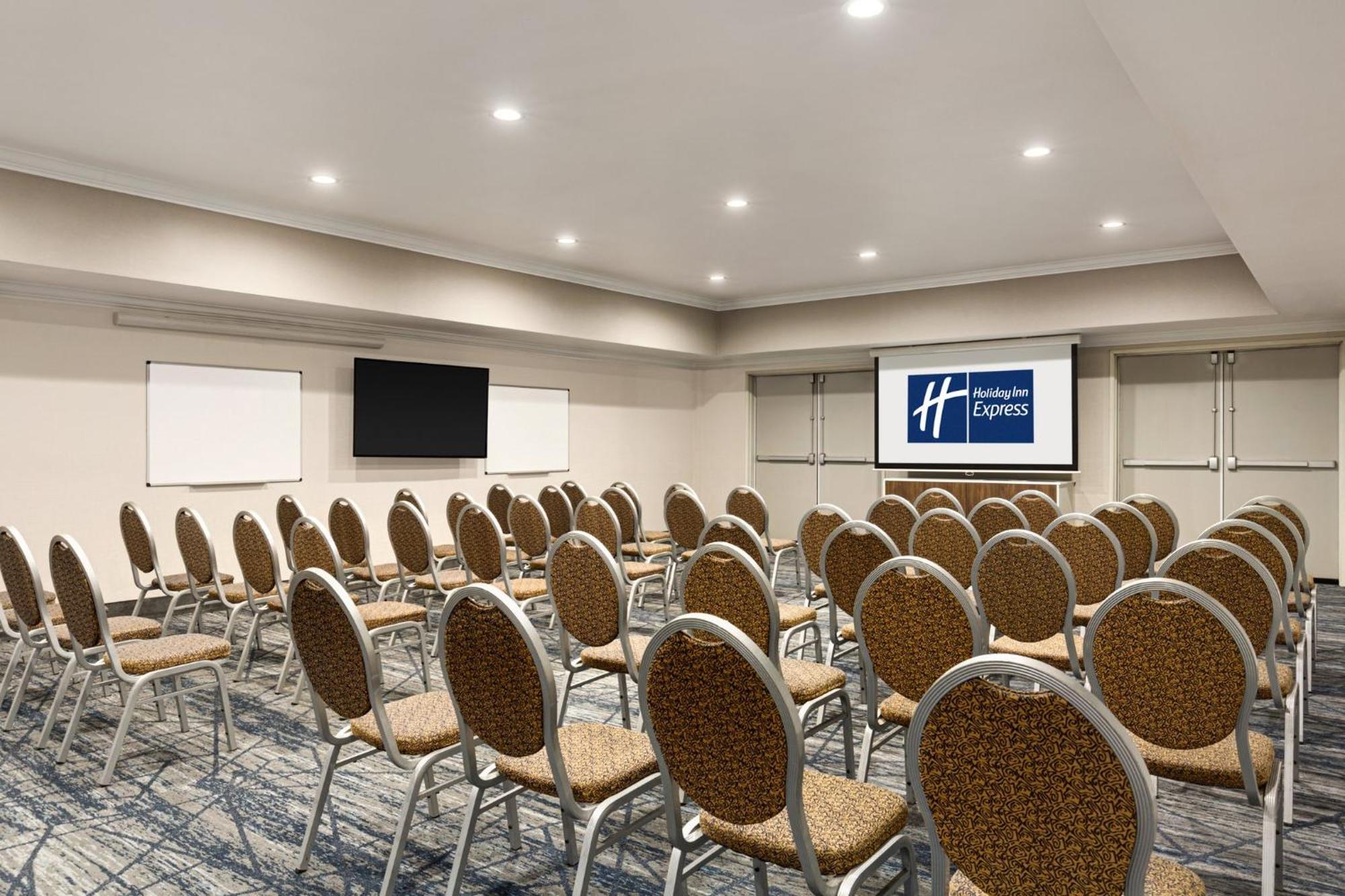 Holiday Inn Express & Suites Bakersfield Central By Ihg Eksteriør bilde