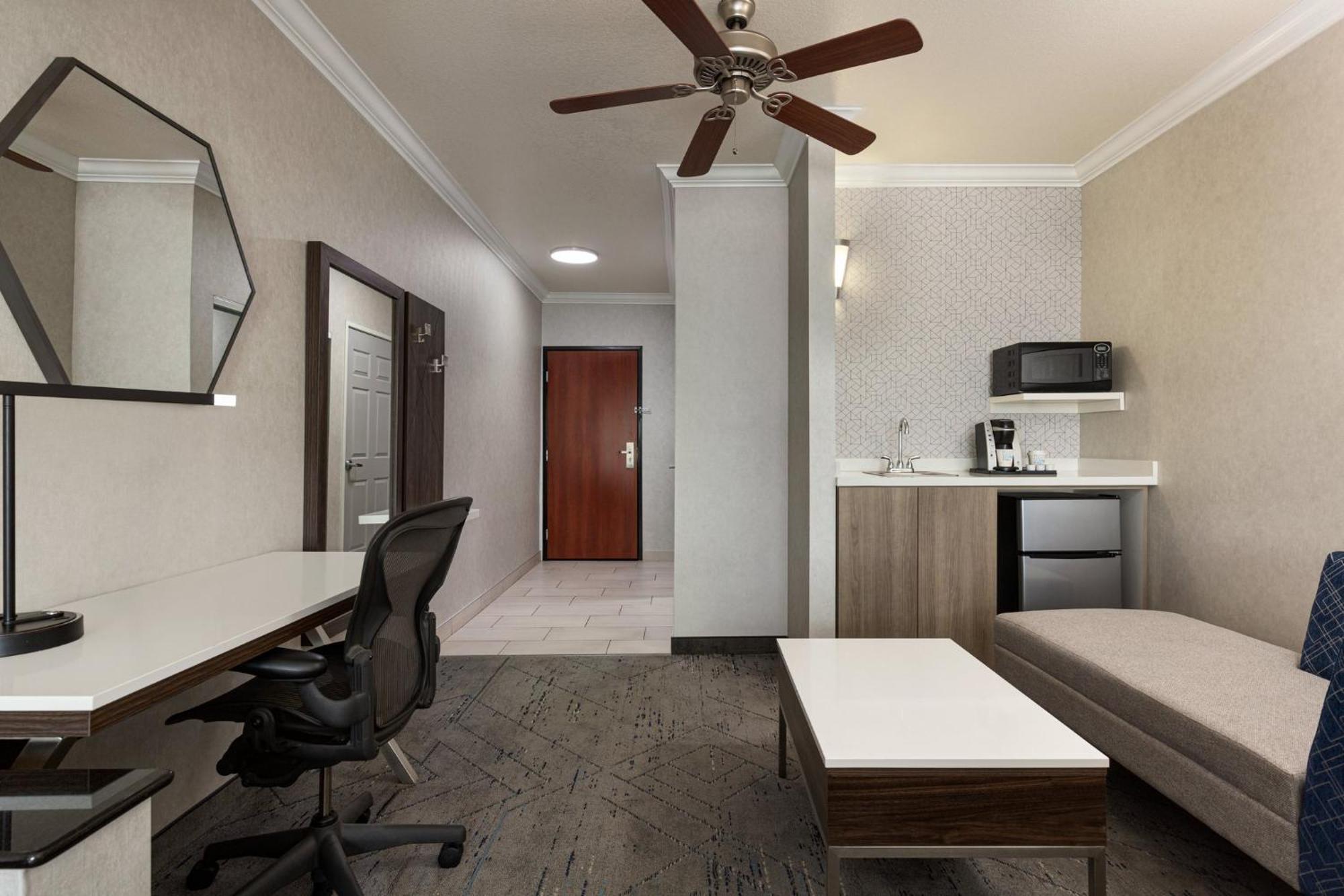 Holiday Inn Express & Suites Bakersfield Central By Ihg Eksteriør bilde
