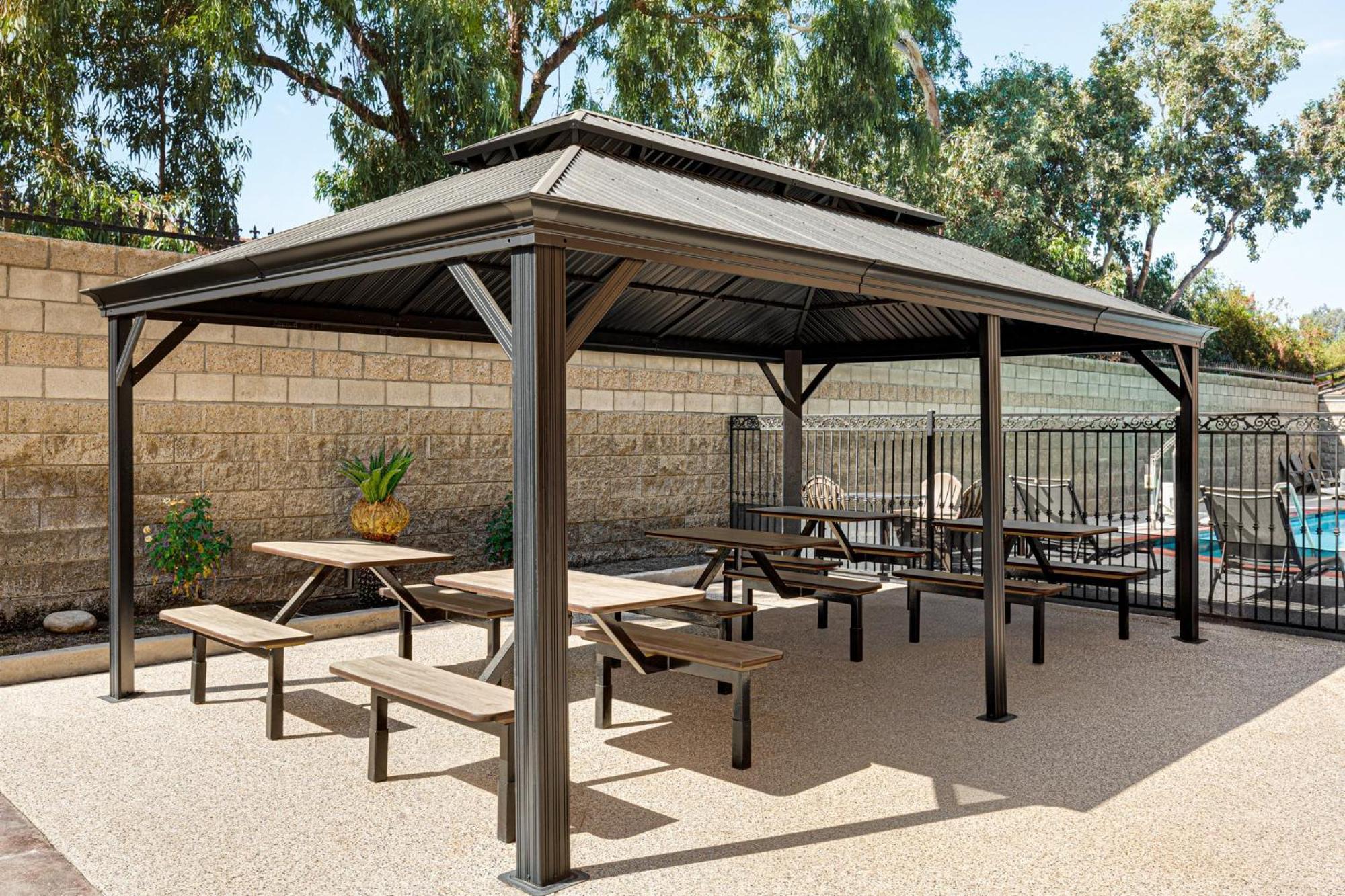 Holiday Inn Express & Suites Bakersfield Central By Ihg Eksteriør bilde