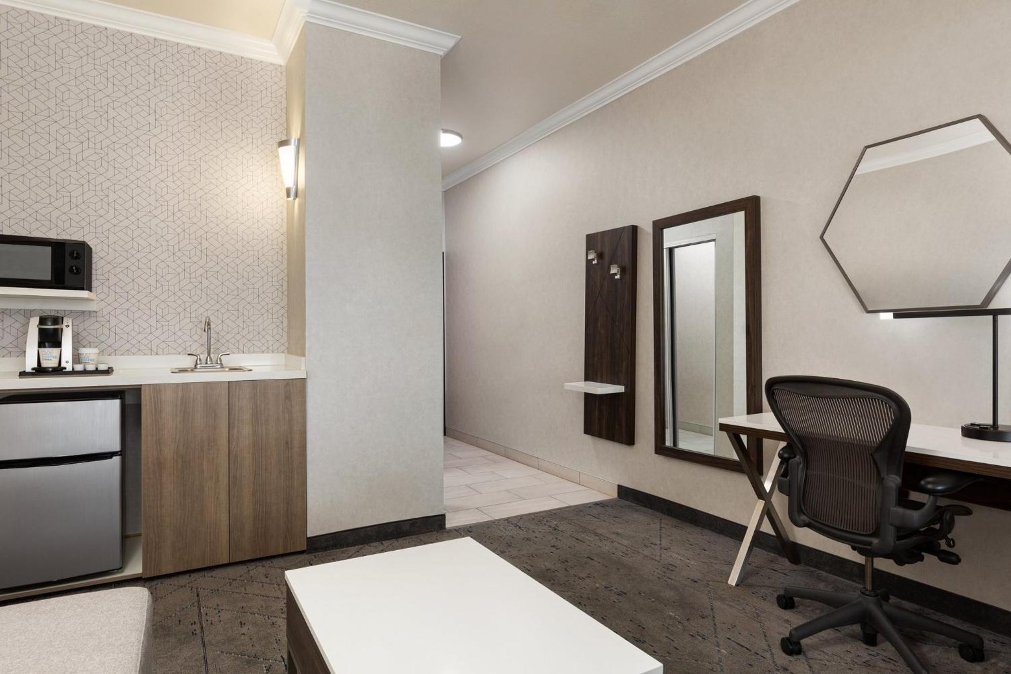 Holiday Inn Express & Suites Bakersfield Central By Ihg Eksteriør bilde