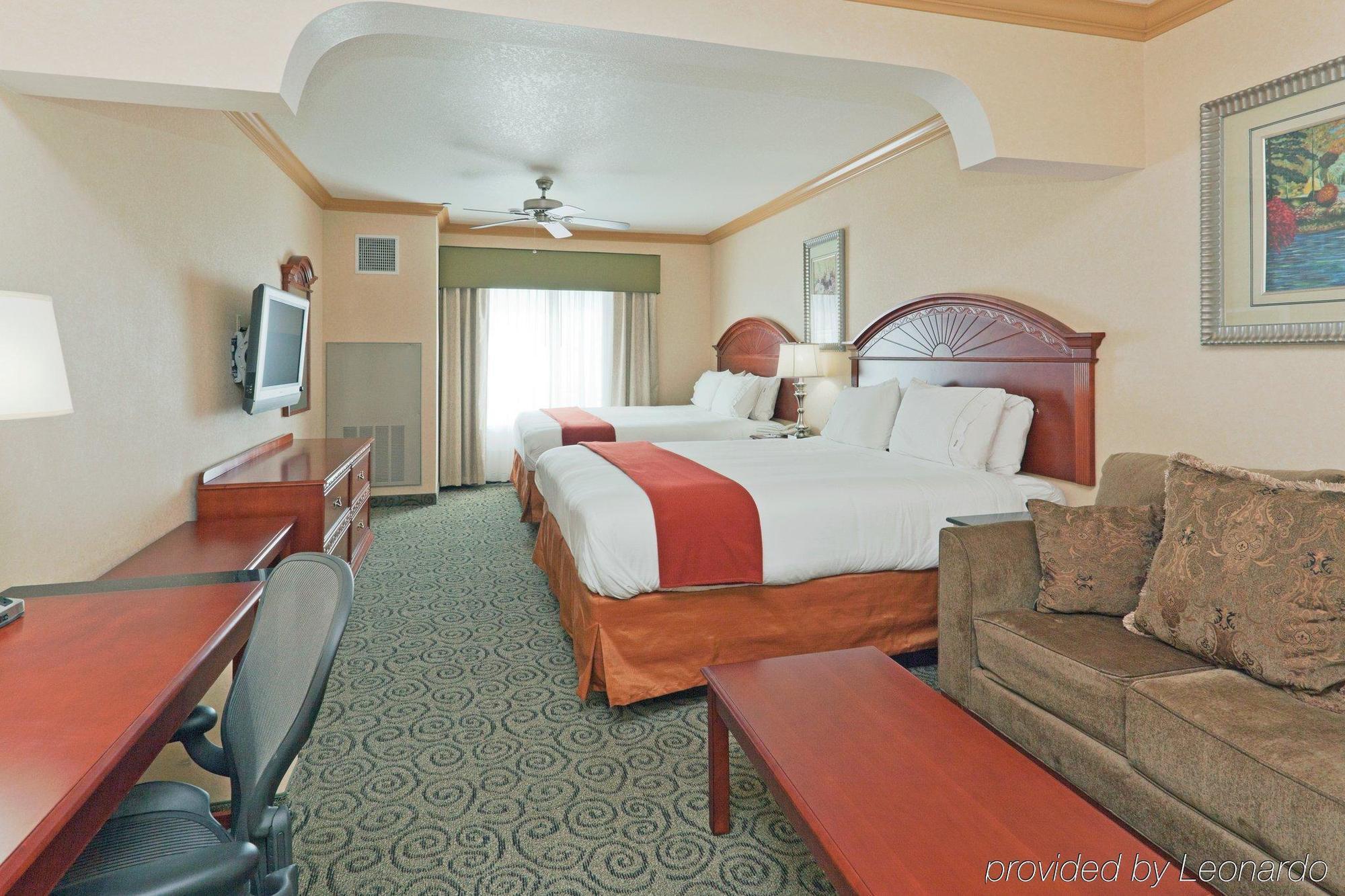 Holiday Inn Express & Suites Bakersfield Central Rom bilde