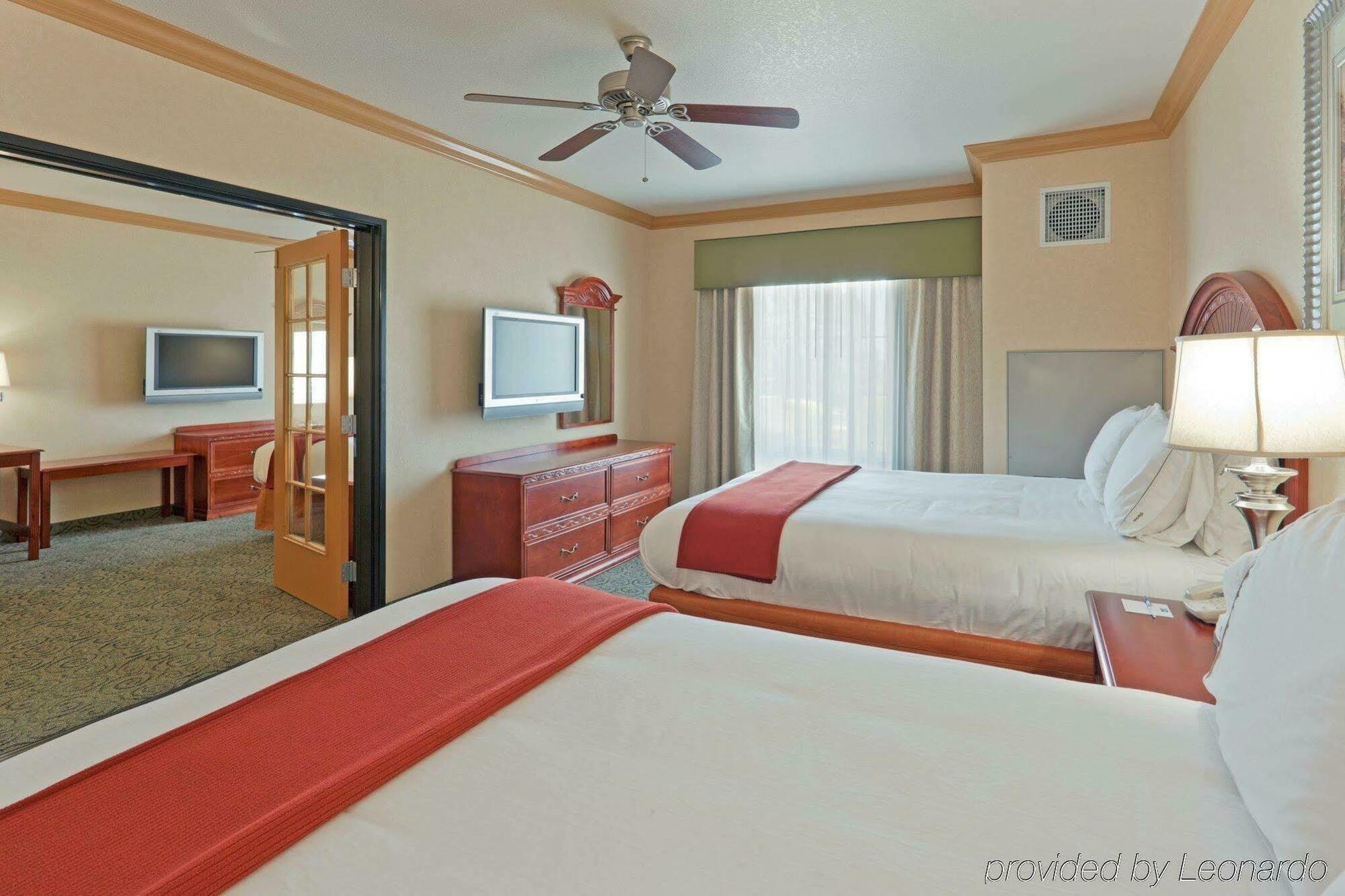 Holiday Inn Express & Suites Bakersfield Central By Ihg Rom bilde
